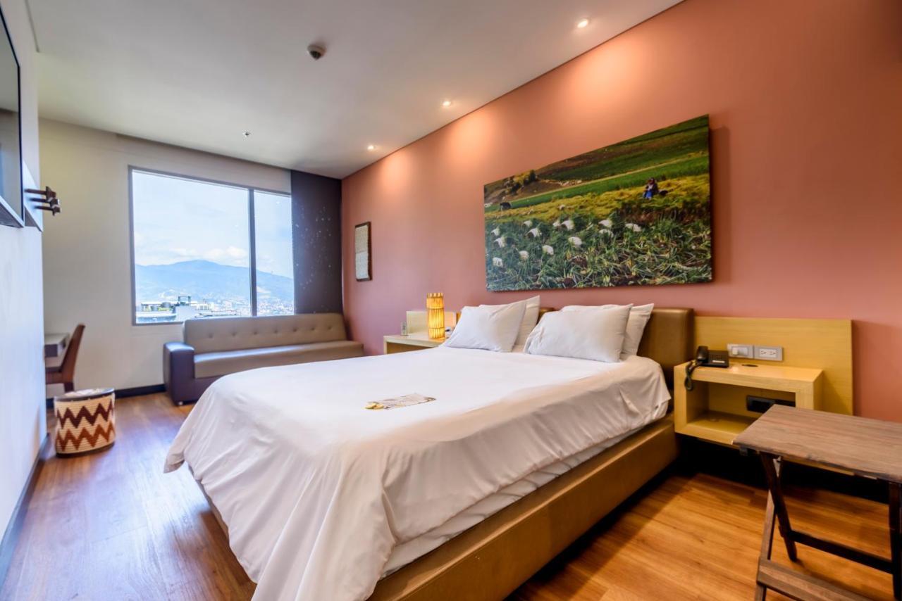 Diez Hotel Categoria Colombia Medellin Exterior photo